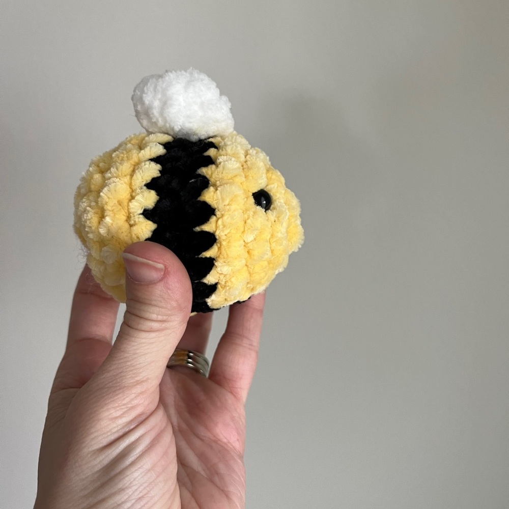 Crochet mini bee